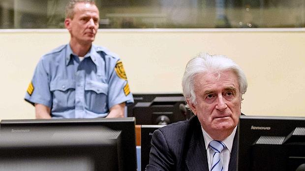 El ex líder serbio Karadzic, responsable de crímenes de guerra y genocidio en Sarajevo y Srebrenica
