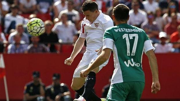 Sevilla FC-Betis (2-0): Sevilla es rojiblanca, por fe, fútbol y perseverancia