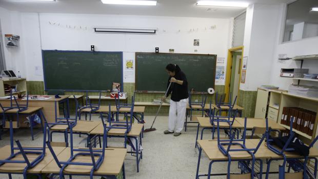 Al Ayuntamiento se le complica la limpieza de los colegios