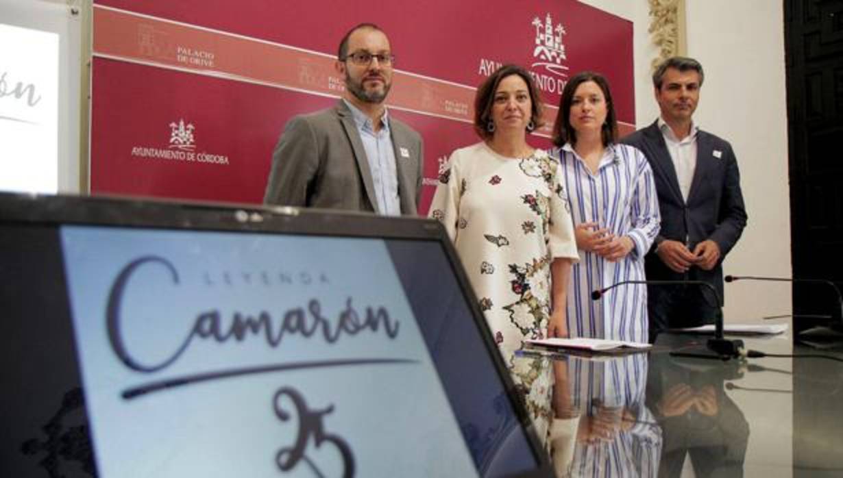 Las alcaldesas de Córdoba y San Fernando en la presentación del espectáculo a Camarón