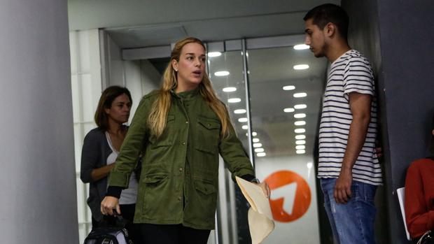 Dastis reclama a Maduro que permita a Lilian Tintori viajar a donde desee