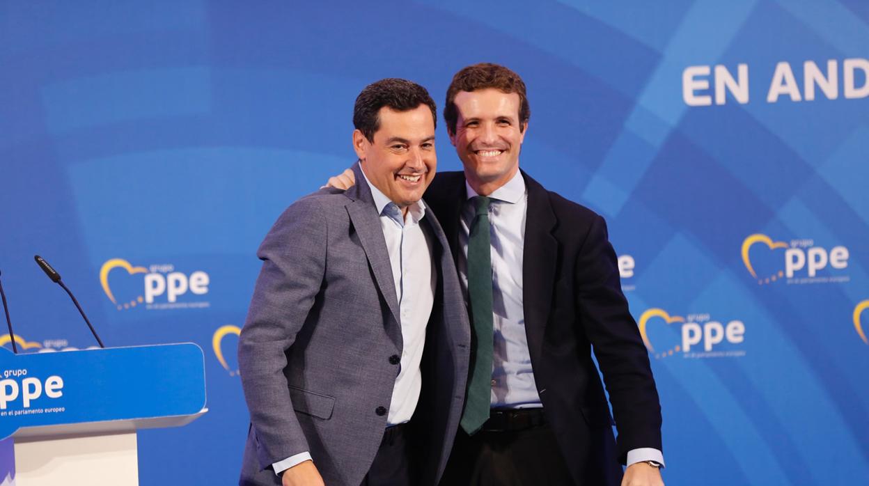 El presidente del PP, Pablo Casado, con el candidato popular a la Presidencia de la Junta, Juanma Moreno