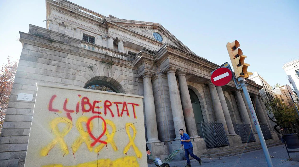 Pintadas a favor de la libertad de los presos del «procés» en Barcelona