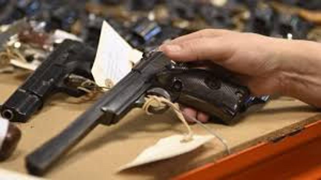 La Guardia Civil concedió en la provincia de Sevilla 298  licencias de armas cortas, entre pistolas y revólveres