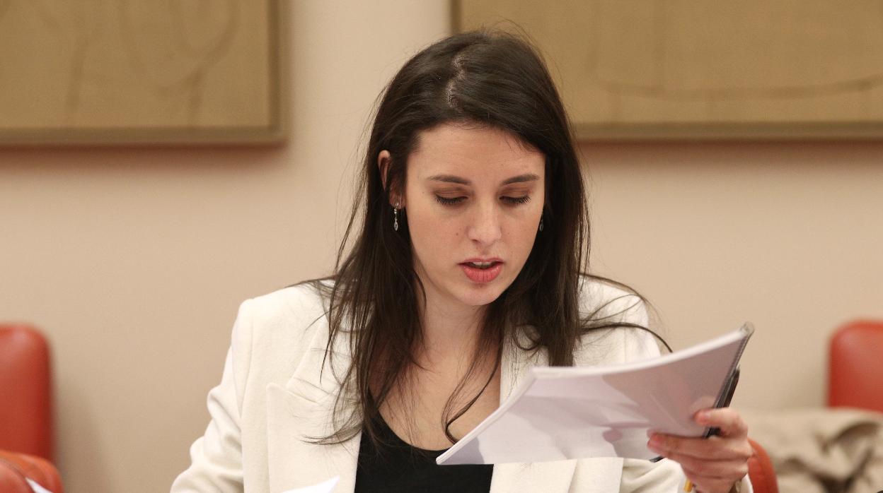 La ministra de Igualdad, Irene Montero, durante la reunión de Comisión de Igualdad en el Congreso de los Diputados en Madrid,