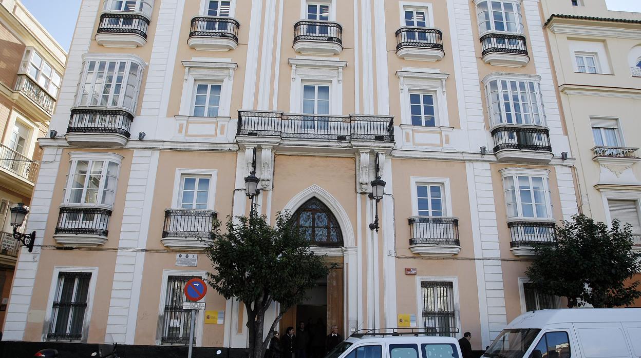 Antiguo edificio de la Seguridad Social de Cádiz.