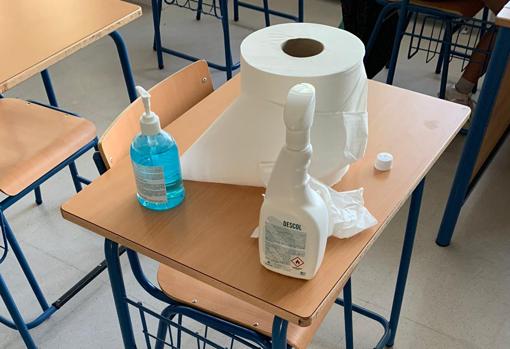 Gel hidroalcohólico y desinfectante en la vuelta a las aulas.