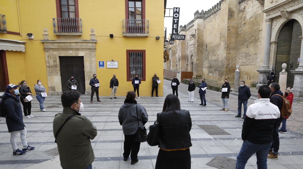 Hosteleros, hoteleros y comerciantes de la Judería concentrados en Santa Catalina