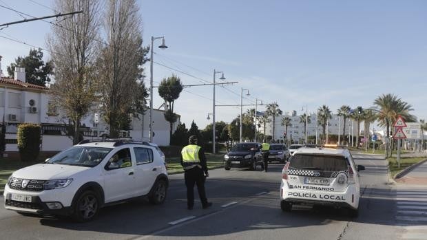 San Fernando, Alcalá de los Gazules, Benalup y Conil superan la tasa de 1.000 contagios pero no tendrán que suspender la actividad no esencial