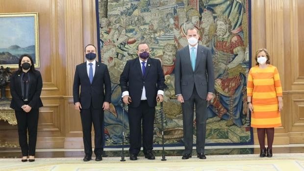 El Rey recibe a los presidentes de Guatemala y República Dominicana en la previa a la Cumbre Iberoamericana