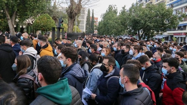 Sevilla reúne a 1.600 opositores que se examinan a las pruebas teóricas para ser Policía Nacional