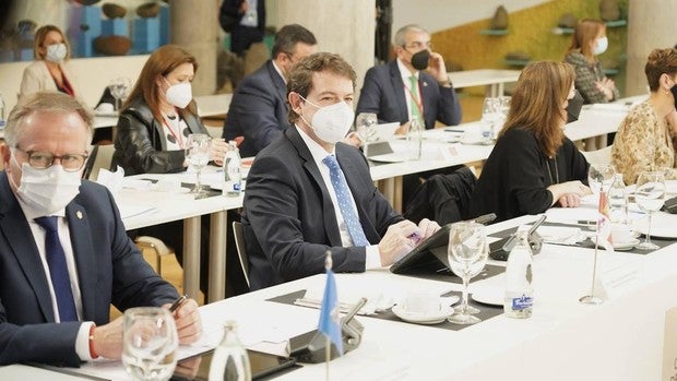 Castilla y León exige un IVA «superreducido» para la energía y un fondo para financiar la asistencia al pueblo ucraniano