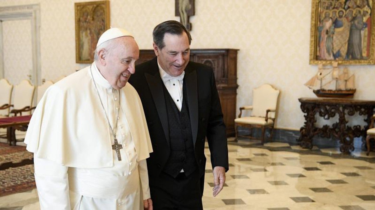 El Papa también recibió ayer a Joseph Donnelly, el nuevo embajador de EE.UU. ante la Santa Sede