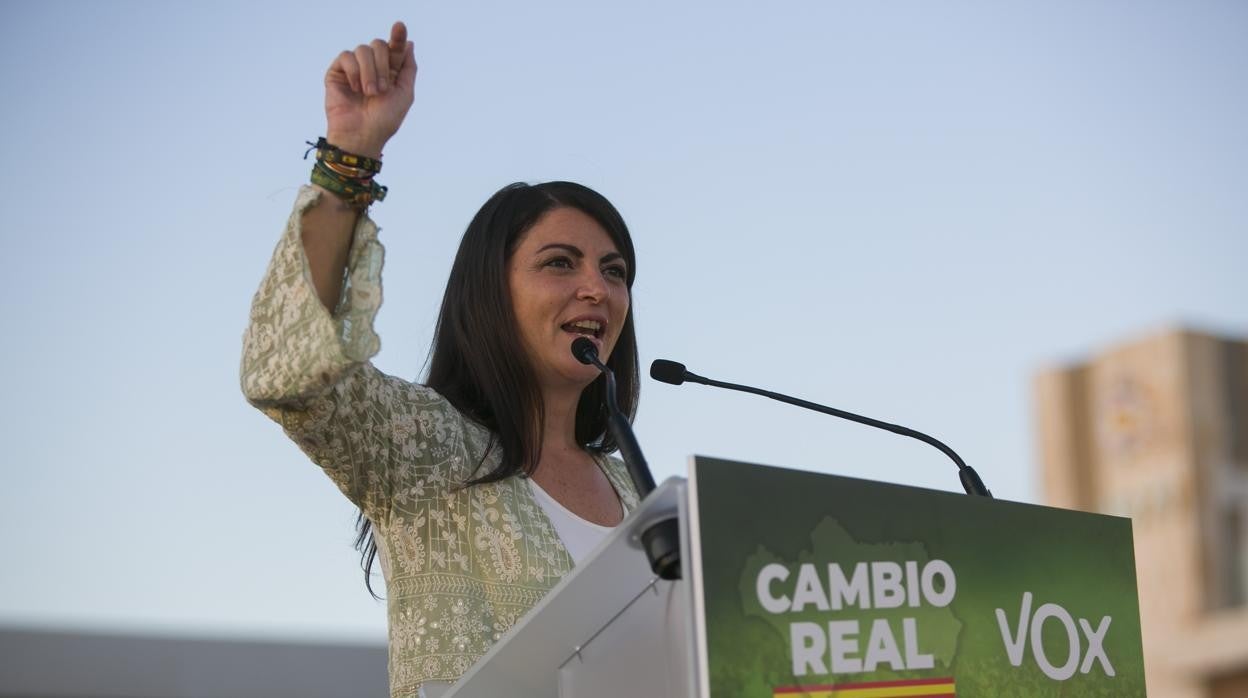 Macarena Olona, candidata de Vox en Andalucía, en un mítin