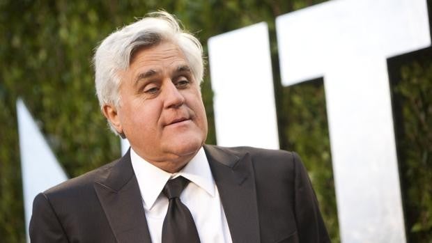 Hospitalizado el presentador estadounidense Jay Leno por quemaduras tras sufrir un accidente con su coche