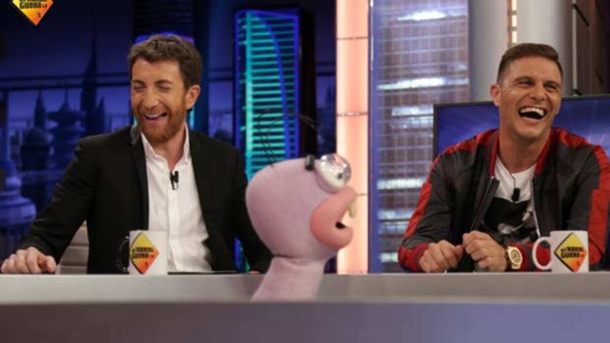 Joaquín Sánchez, junto a Pablo Motos en El Hormiguero.