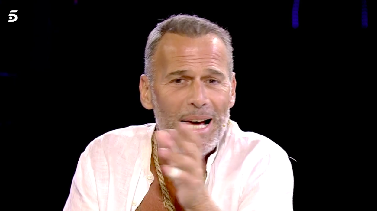 Carlos Lozano, en el plató de 'Supervivientes'.