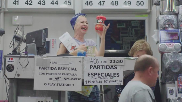 Esther Arroyo, feriante y binguera por un día