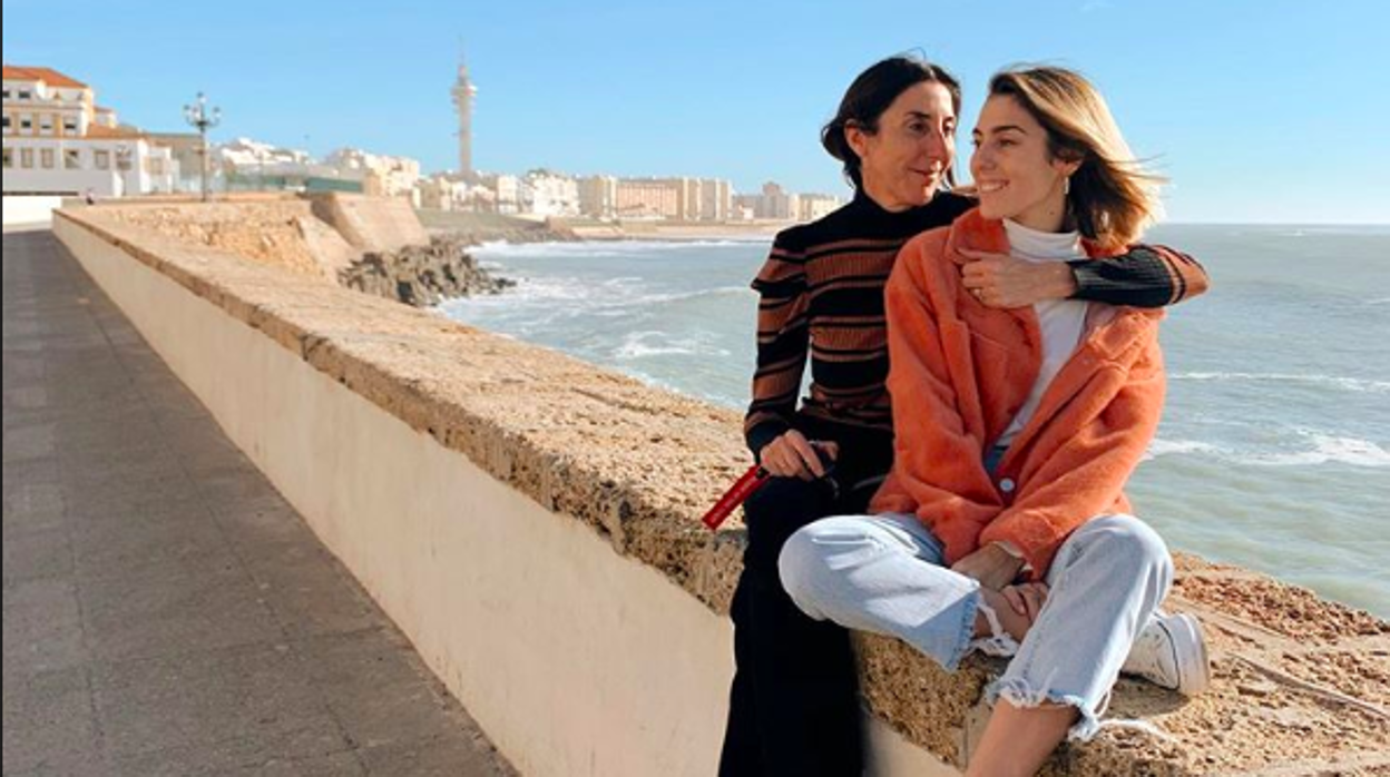 Paz Padilla y su hija Anna, en Cádiz.