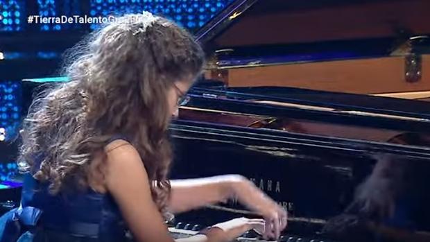 La gaditana Carla Román gana el programa 'Tierra de Talento'