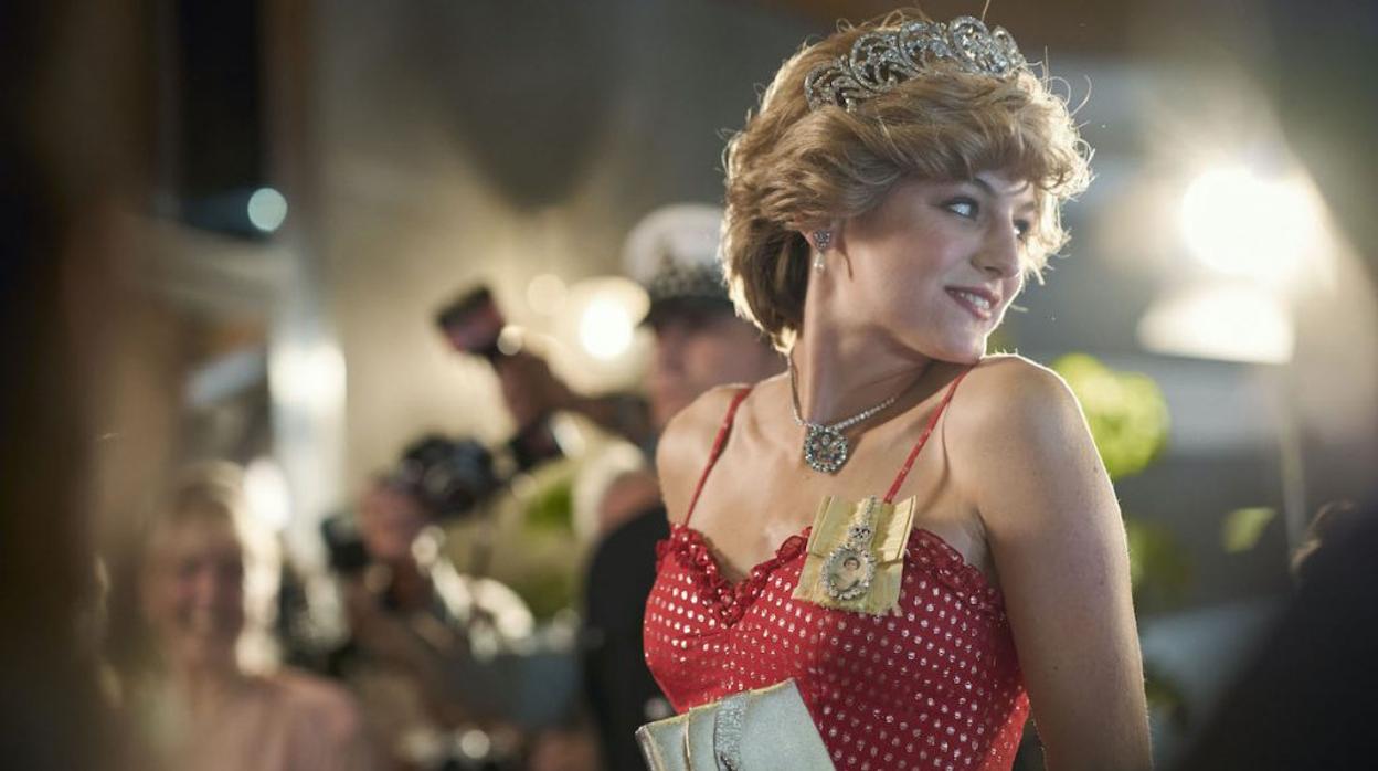 Emma Corrin interpreta a Diana de Gaoles en 'The Crown'.