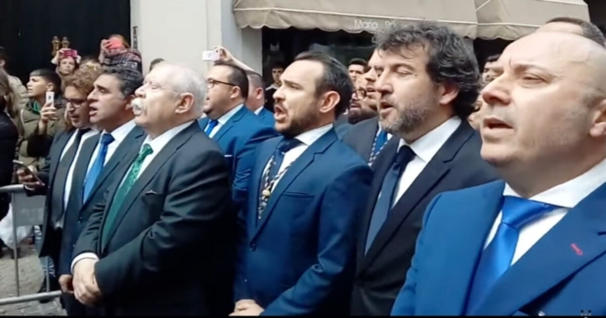 El coro de Julio Pardo canta a la Esperanza de Triana