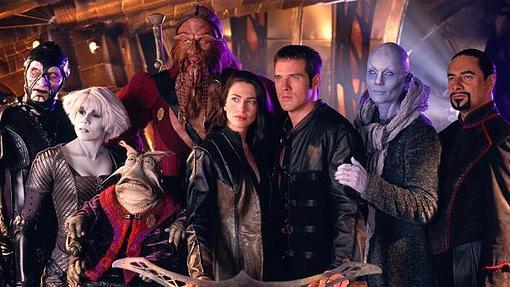 Parte del reparto principal de «Farscape»