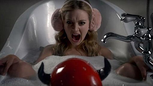 Uno de los tantos homenajes al cine de terror que podemos ver en «Scream Queens»