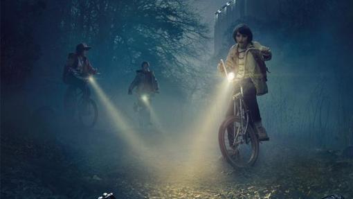 Niños en bici, misterios y otros tópicos ochenteros llegan con «Stranger Things»