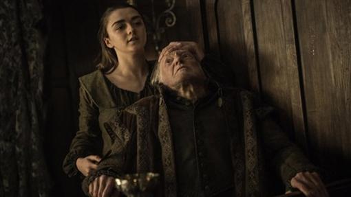 Arya ajusticiando a Walder Frey