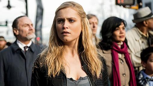 Clarke sigue al frente de Los 100 en su cuarta temporada