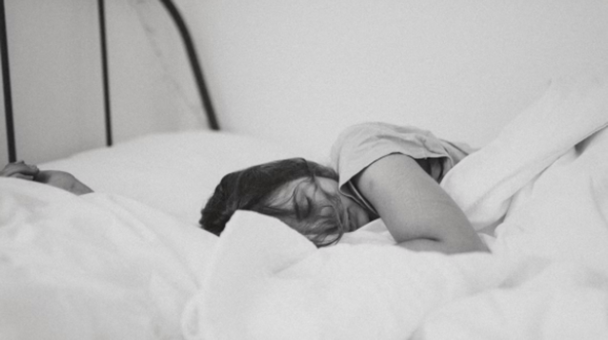 Cómo elegir la mejor almohada según tu postura al dormir? Las 5 claves  imprescindibles 