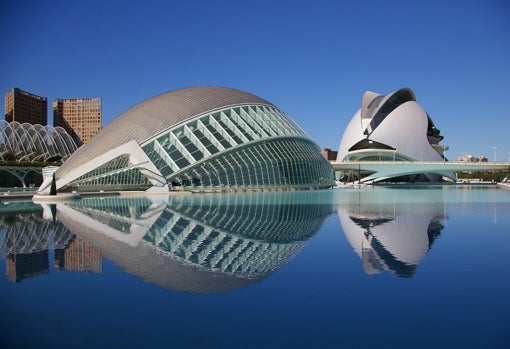 La Ciudad de las Artes y las Ciencias cuenta con espacios muy atractivos como el Oceanogràfic. / Peter Lawrence