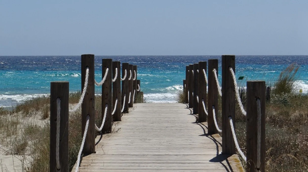 Las vacaciones en septiembre permiten disfrutar de la playa sin aglomeraciones. / Pixabay
