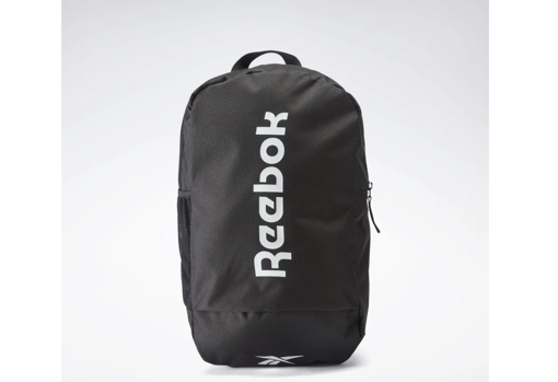 Lleva todo lo que necesites contigo al gym con la ventaja de usar una mochila más compacta / Reebok