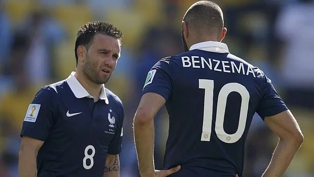 Benzema recibe el apoyo de Valbuena para jugar con Francia