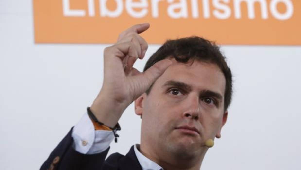 El líder de Ciudadanos, Albert Rivera, ha participado en una mesa política de la Escuela de Verano