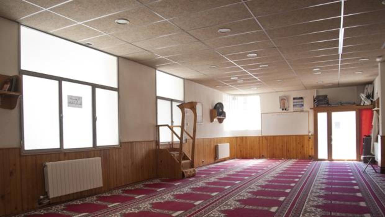 El interior de la mezquita Annour de Ripoll