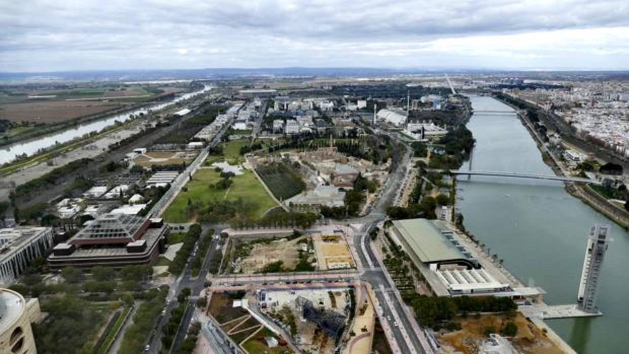 Panorámica de la isla de la Cartuja, uno de los pocos ejemplos andaluces de proliferación de sedes empresariales