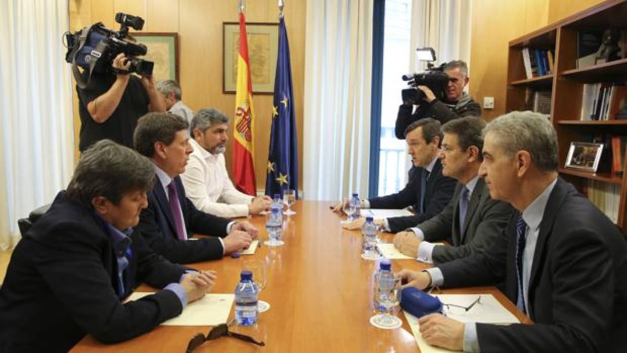 Reunión del ministro Catalá y Rafael Hernando con Juan Carlos Quer y Juan José Cortés