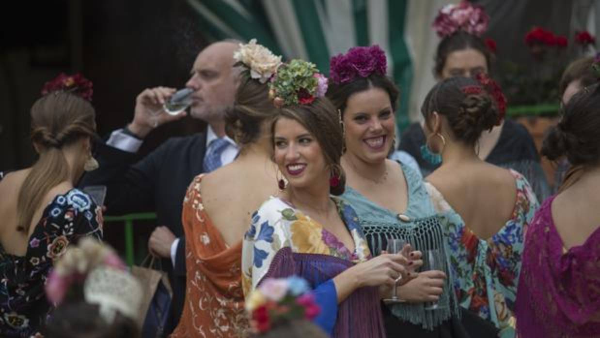 Las flamencas disfrutan de la Feria de Abril