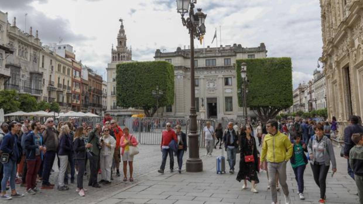 Turistas en Sevilla durante el reciente puente de mayo