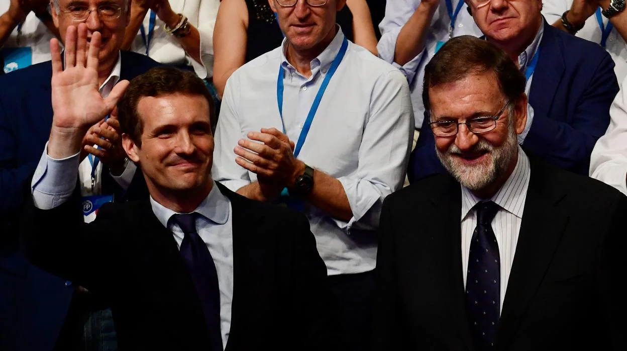 Casado y Rajoy, tras la designación del primero como nuevo presidente del PP