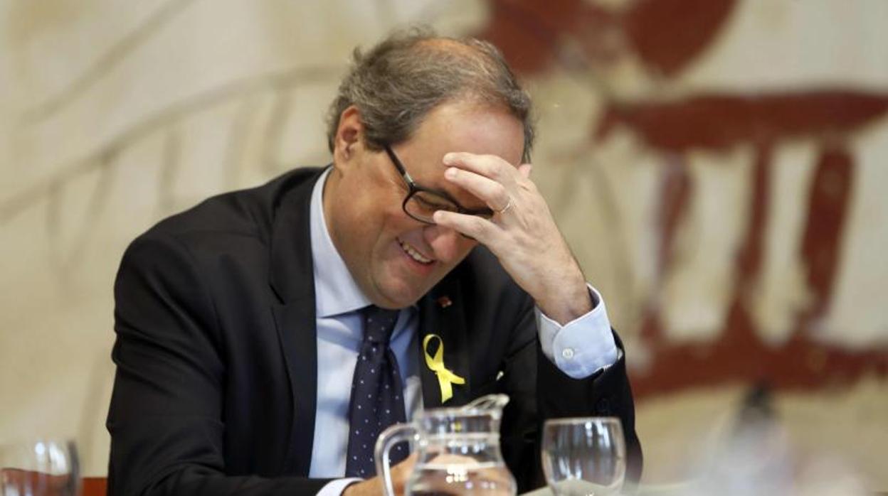 El presidente de la Generalitat, Quim Torra, durante la reunión semanal del Govern, celebrada esta mañana en plena incertidumbre sobre el futuro procesal de Carles Puigdemont, un día después de la presentación de la Crida Nacional per la República, nuevo movimiento independentista transversal en Cataluña