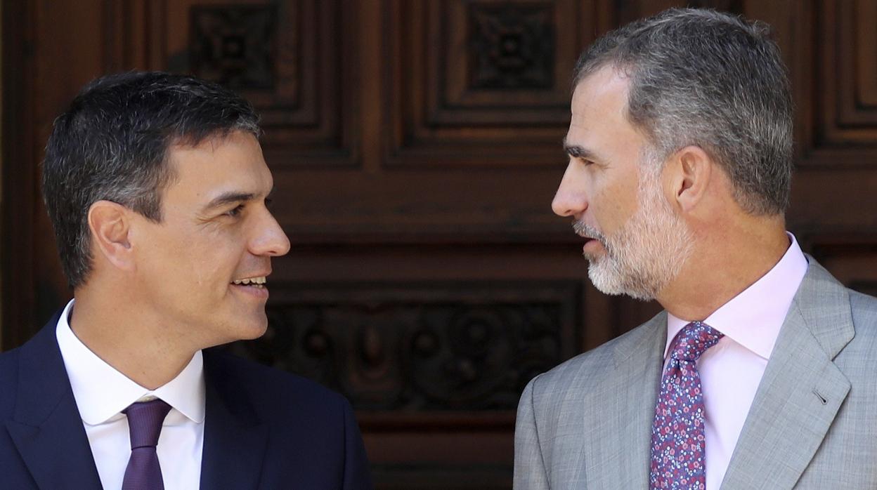 El presidente del Gobierno Pedro Sánchez y el Rey Felipe VI