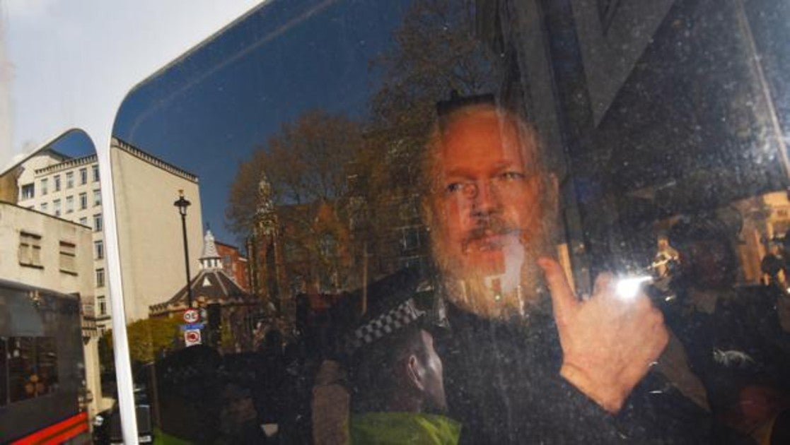 El fundador de WikiLeaks, Julian Assange, a su llegada a la Corte de Magistrados de Westminster en Londres (Reino Unido) tras su detención