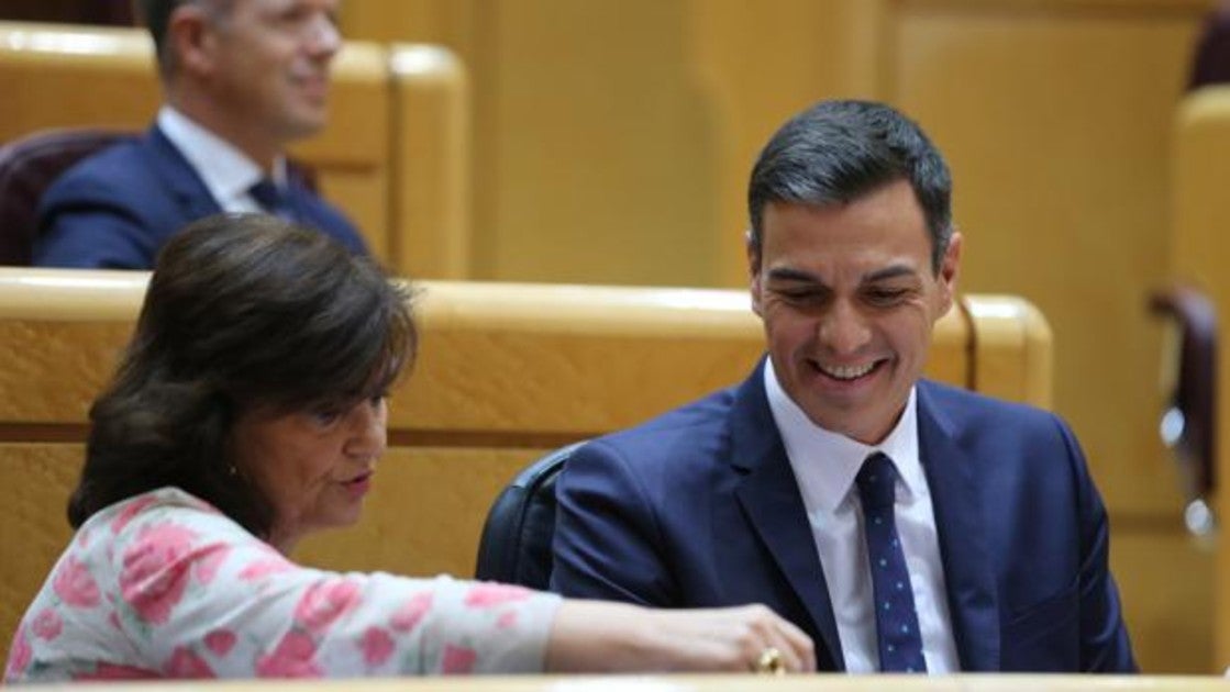 Pedro Sánchez y Carmen Calvo