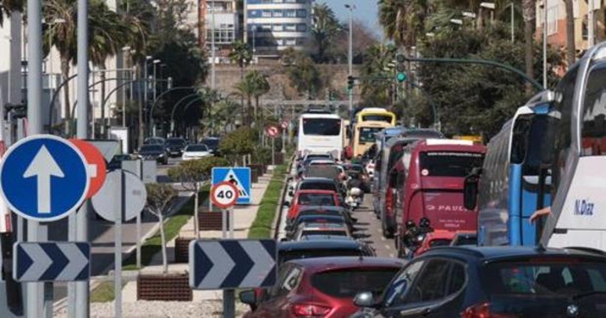 La Voz de Cádiz: El atasco de Cádiz