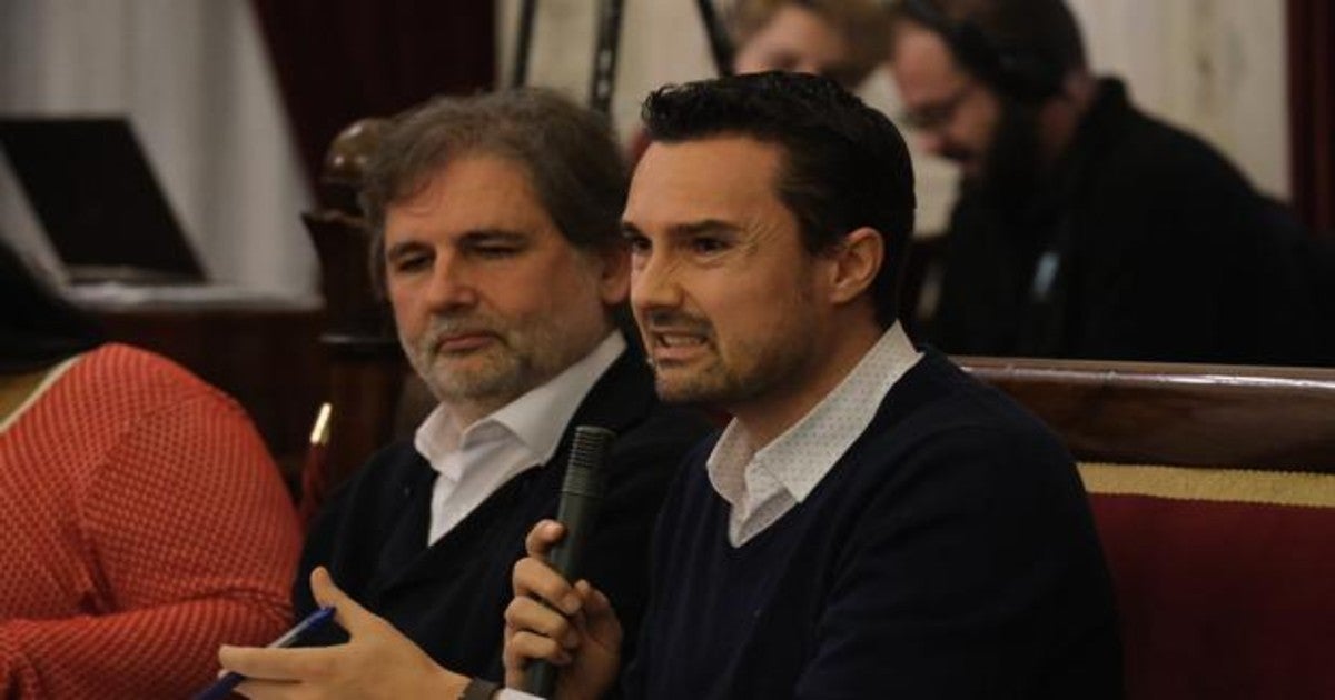 Martín Vila, junto a Demetrio Quirós, en el Pleno del pasado mes de diciembre.