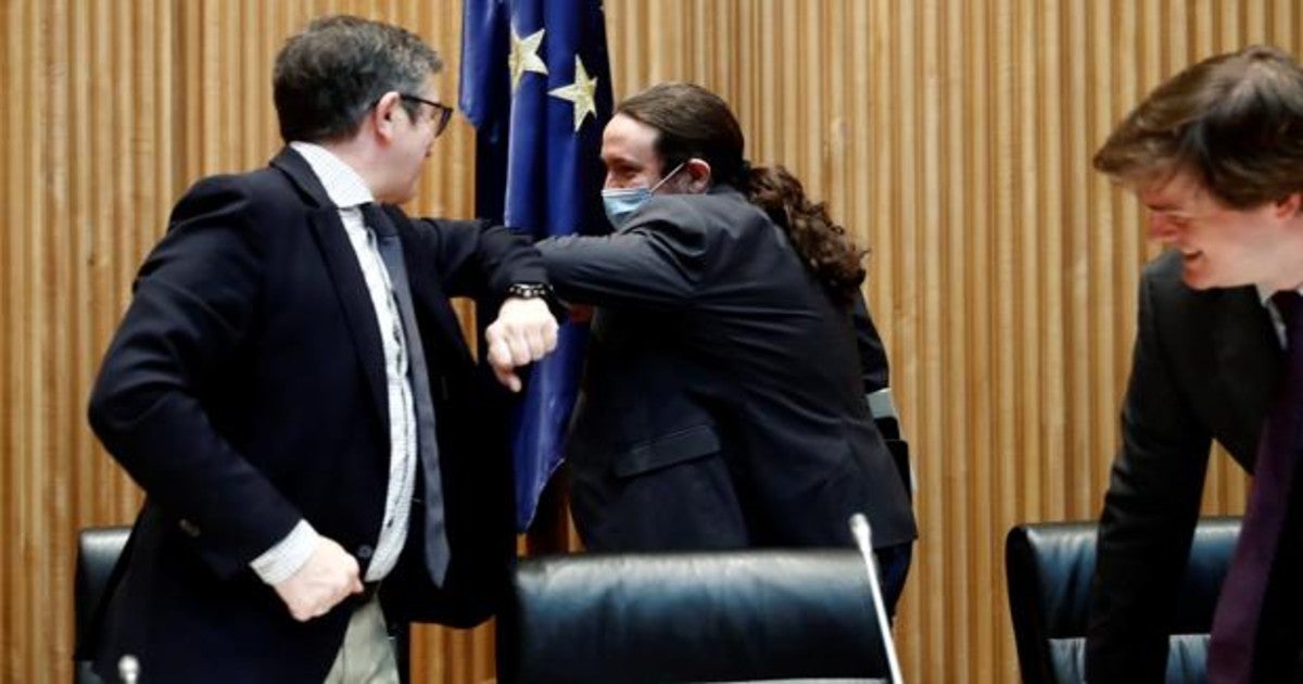 Álvaro Martínez: Chapoteando en la cloaca